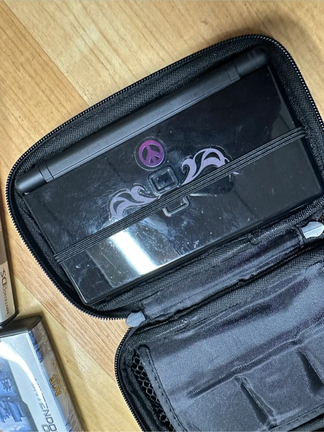 Nintendo DS Lite Console & Accessories image indicator(3)