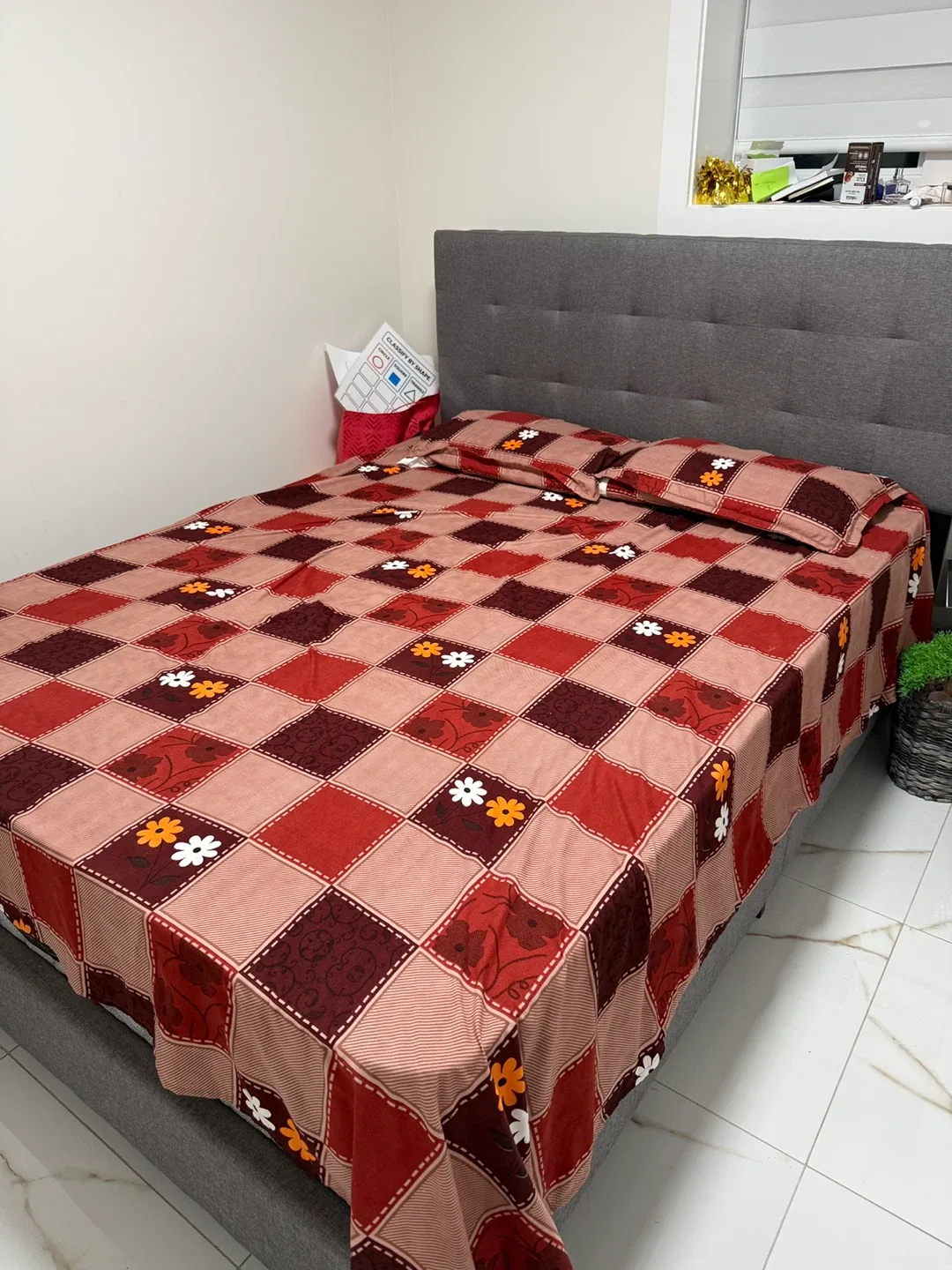 Queen Bed with mattress image indicator(2)