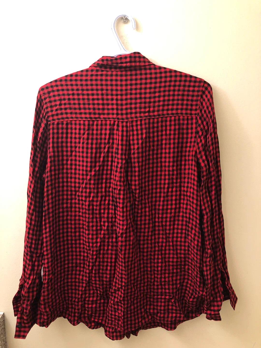 Women’s Old Navy Red & Black Checkered Shirt - Size M image indicator(2)