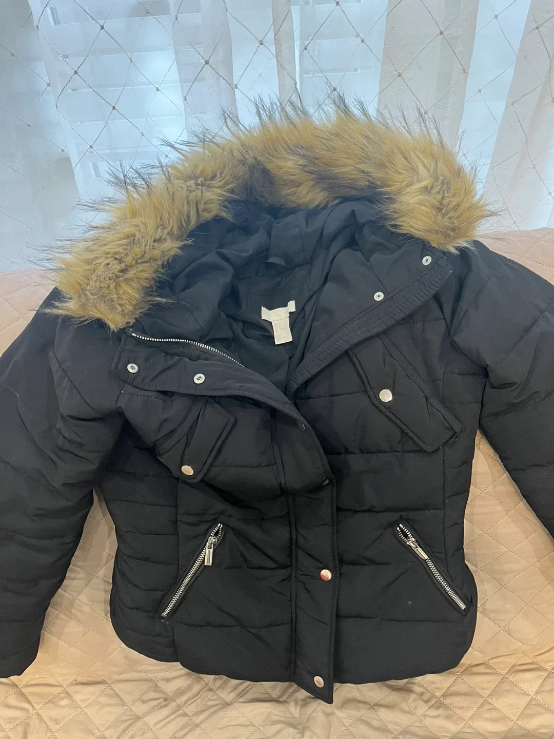 H&M Black Puffer Jacket with Fur Hood image indicator(2)