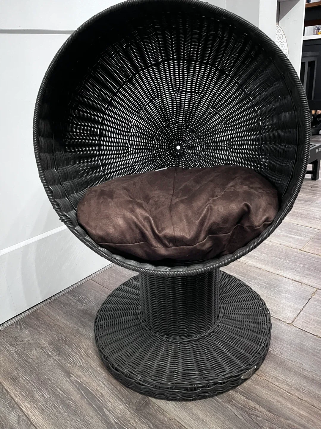 The Refined Feline Kitty Ball Bed image indicator(7)