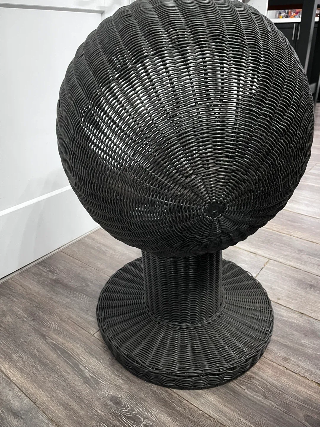 The Refined Feline Kitty Ball Bed image indicator(8)