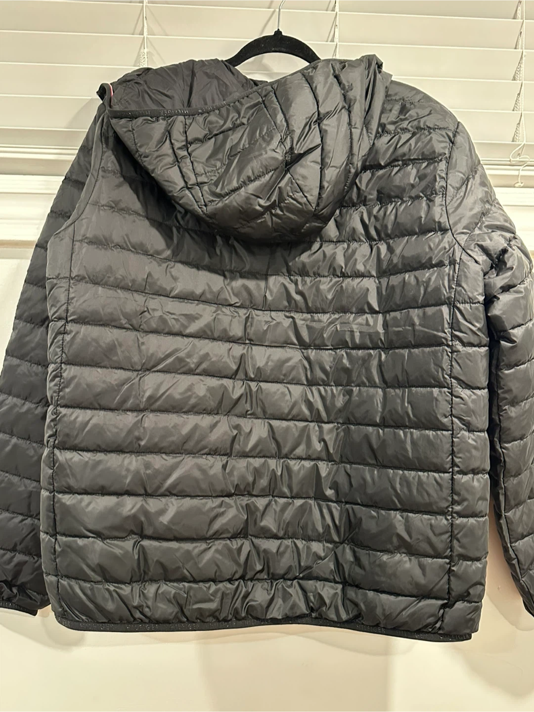 Brand new Tommy Hilfiger Packable Puffer Jacket - Size L - photo 4