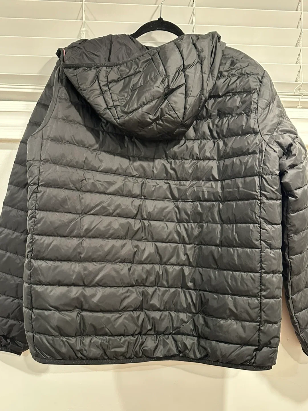 Brand new Tommy Hilfiger Packable Puffer Jacket - Size L image indicator(4)