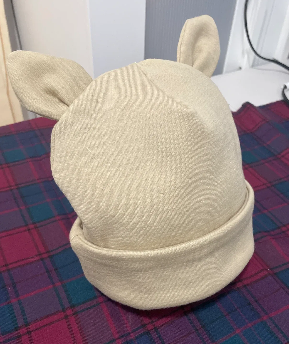 Handmade Beige Baby Bear Beanie image indicator(6)