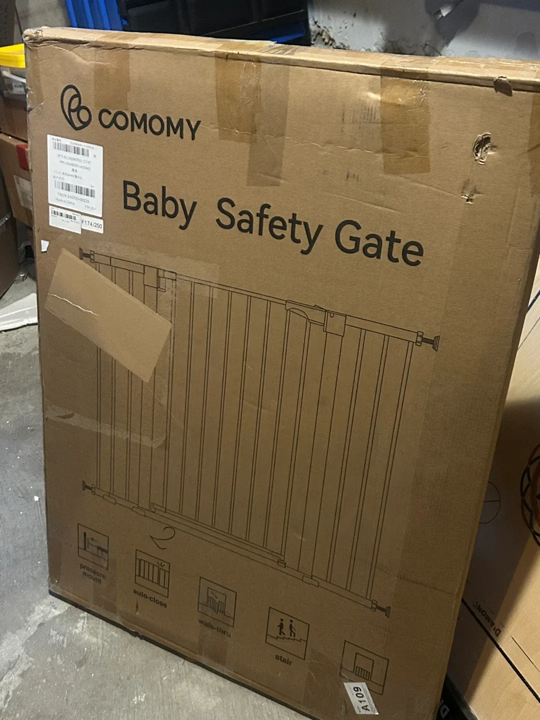 COMOMY Baby Safety Gate, White, New in Box image indicator(4)