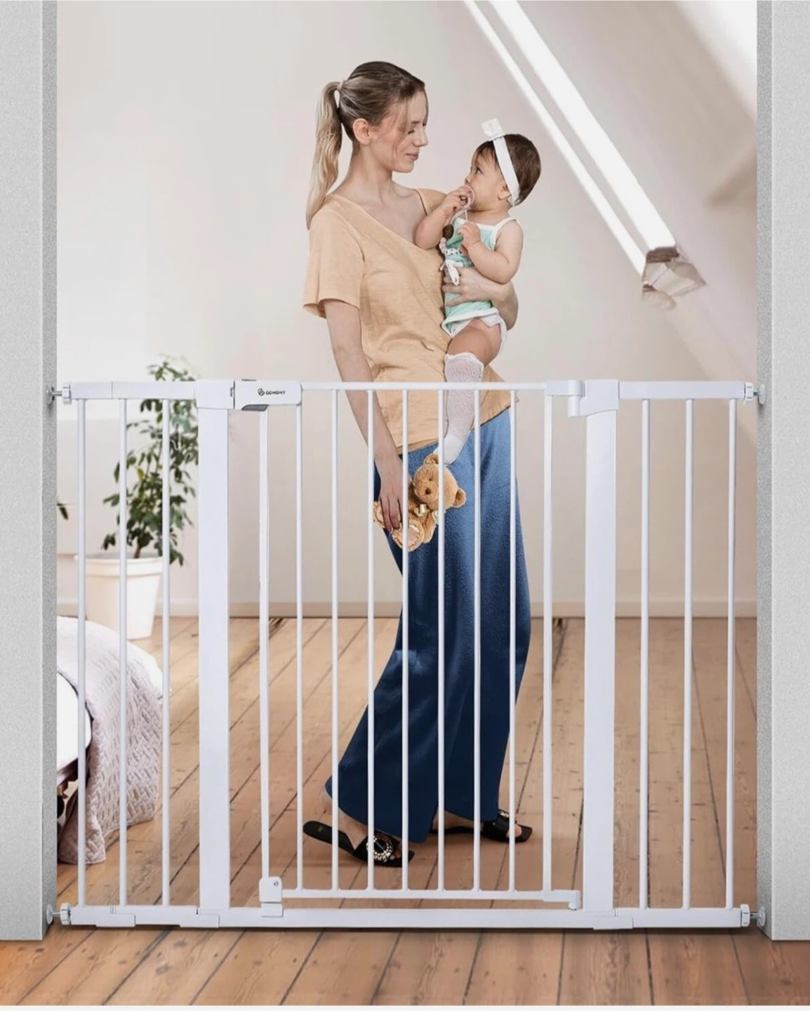 COMOMY Baby Safety Gate, White, New in Box