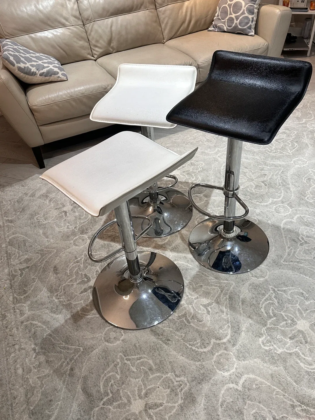 Set of 3 Bar Stools - Black & White