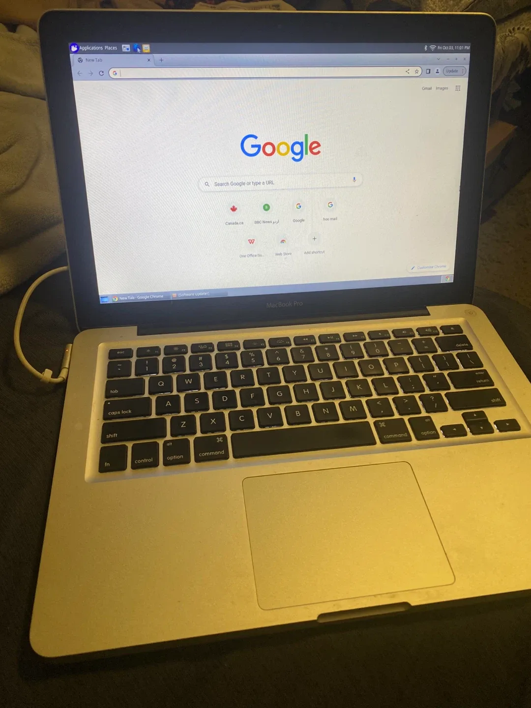 MacBook Pro with Charger image indicator(3)