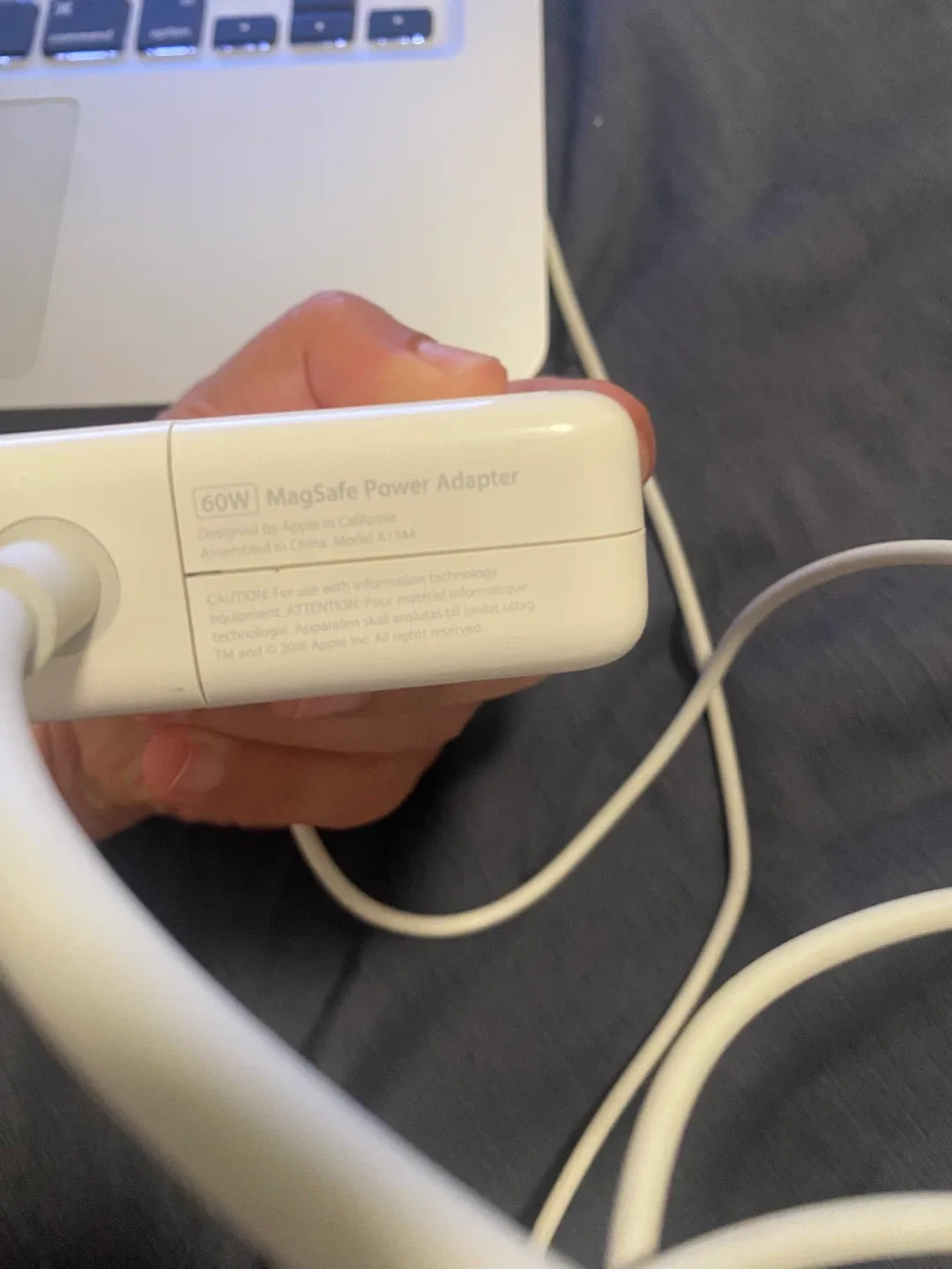 MacBook Pro with Charger image indicator(6)