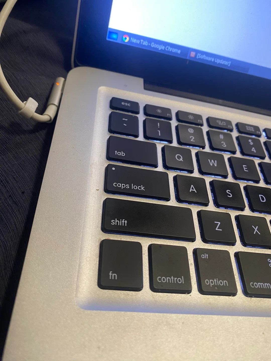 MacBook Pro with Charger image indicator(4)