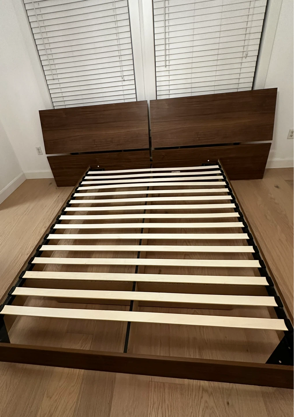 Modern floating queen bed