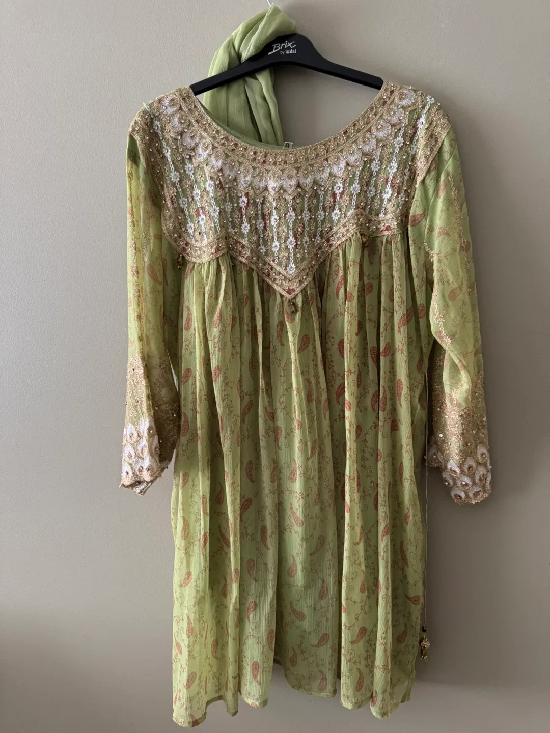 Assorted Women's Clothing image indicator(5)