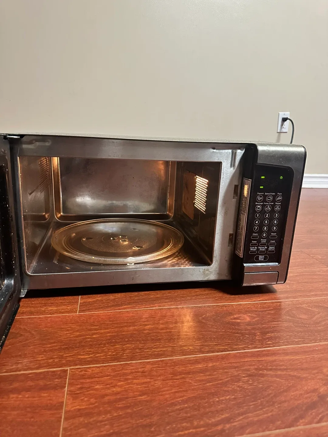 Danby Designer Microwave — Free (Not Heating) image indicator(2)