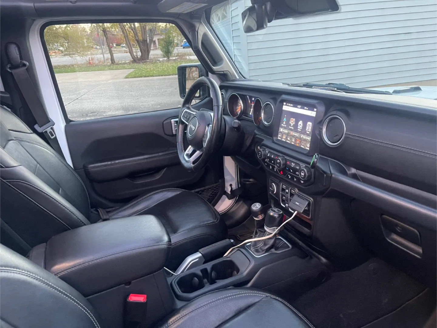 Jeep Wrangler Unlimited Sahara - White image indicator(5)