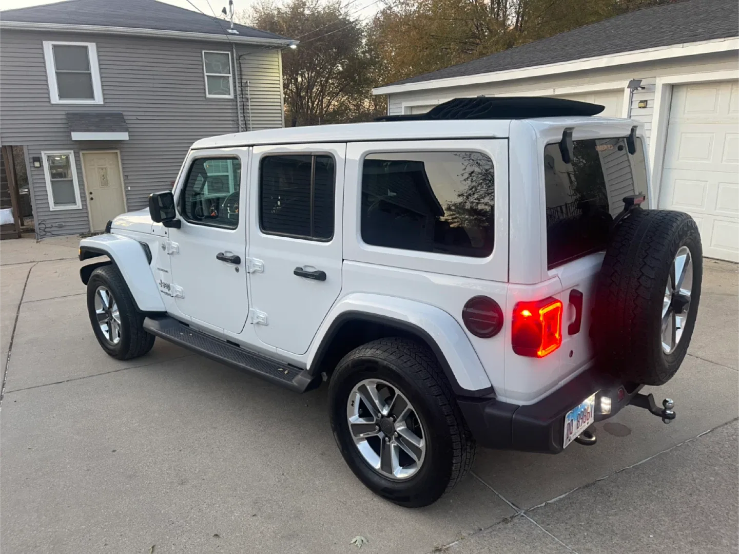 Jeep Wrangler Unlimited Sahara - White image indicator(4)