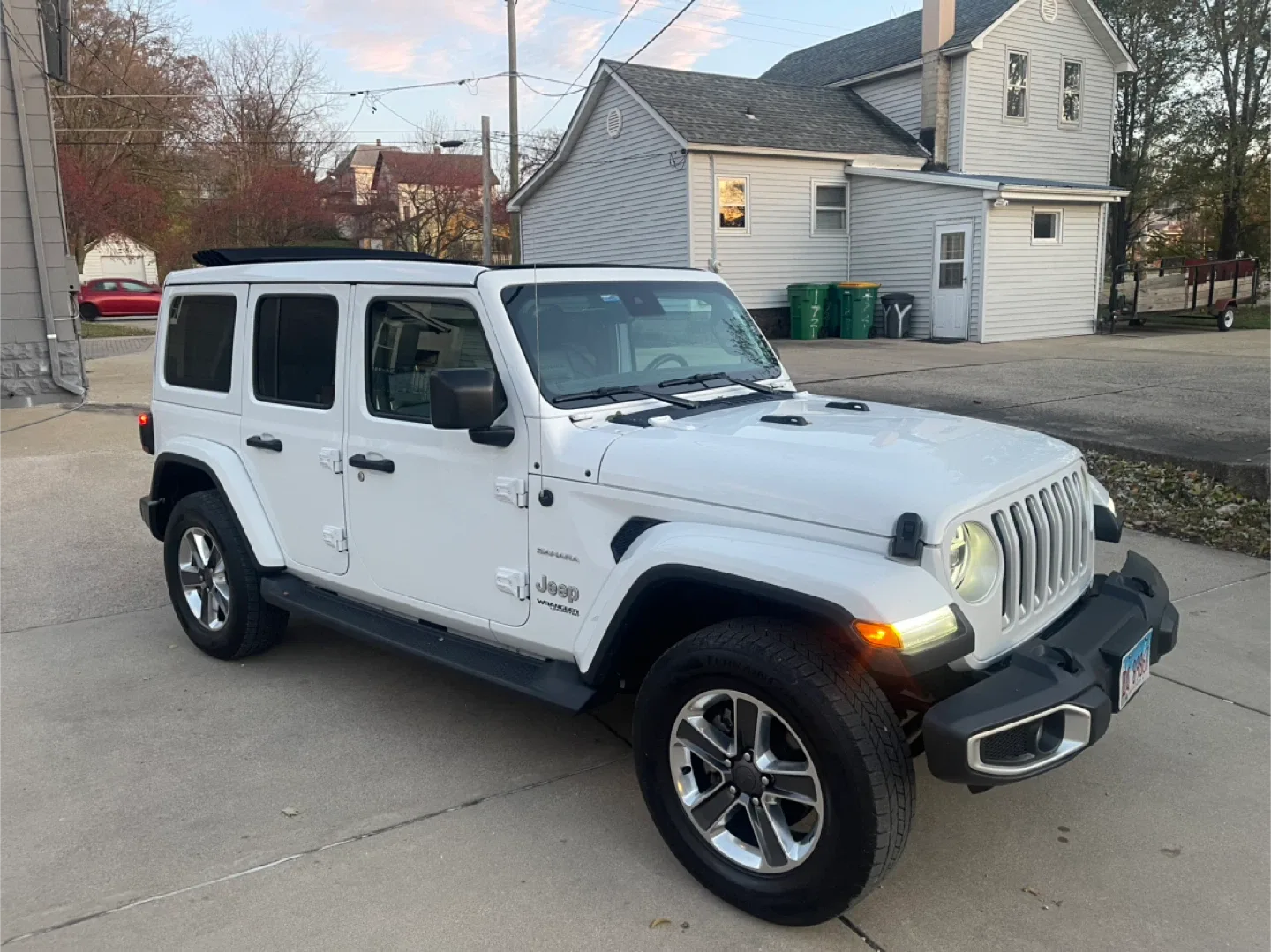 Jeep Wrangler Unlimited Sahara - White image indicator(2)