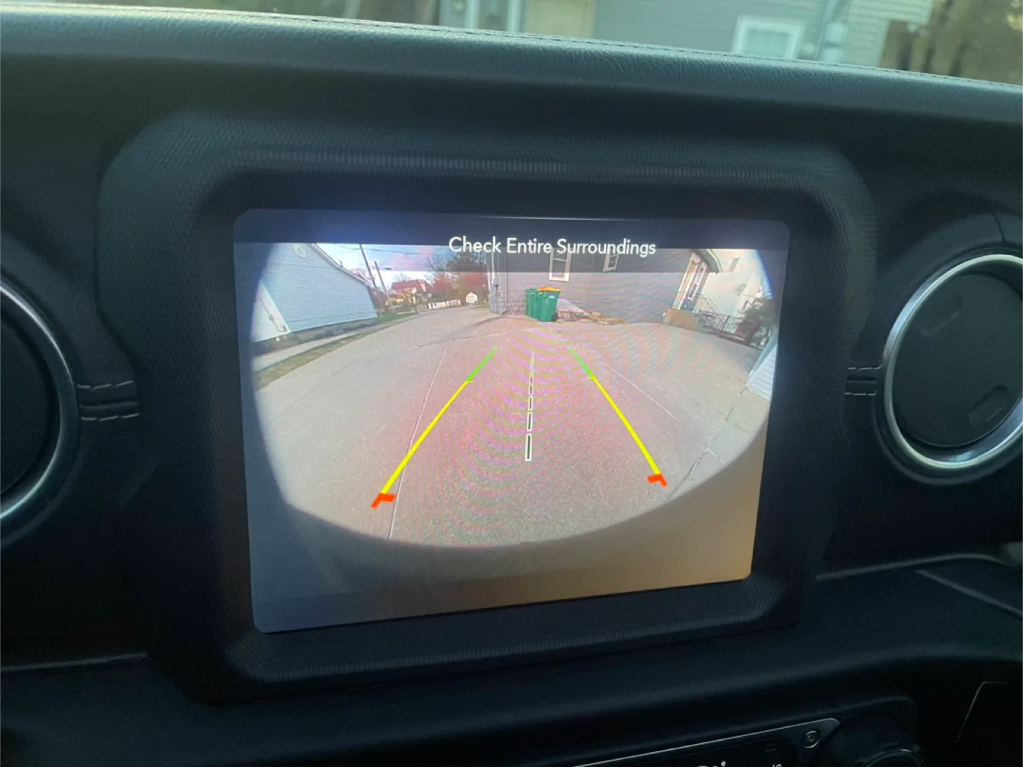 Jeep Wrangler Unlimited Sahara - White image indicator(9)