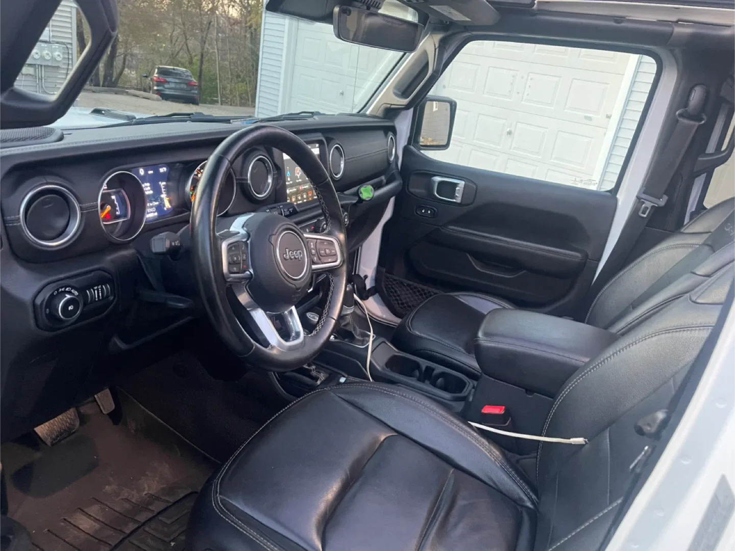 Jeep Wrangler Unlimited Sahara - White image indicator(8)