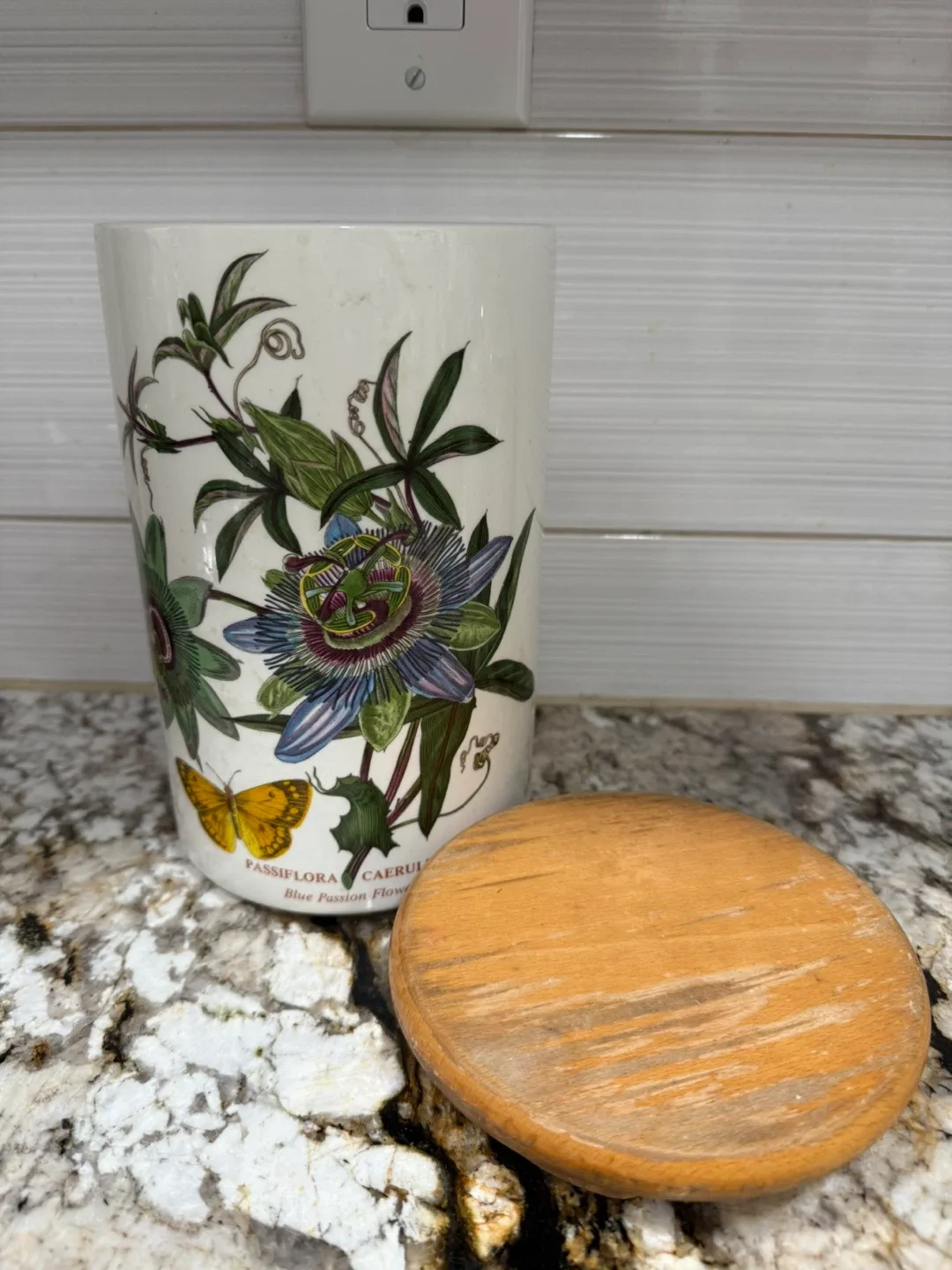 Botanical Canisters with Wooden Lids image indicator(2)