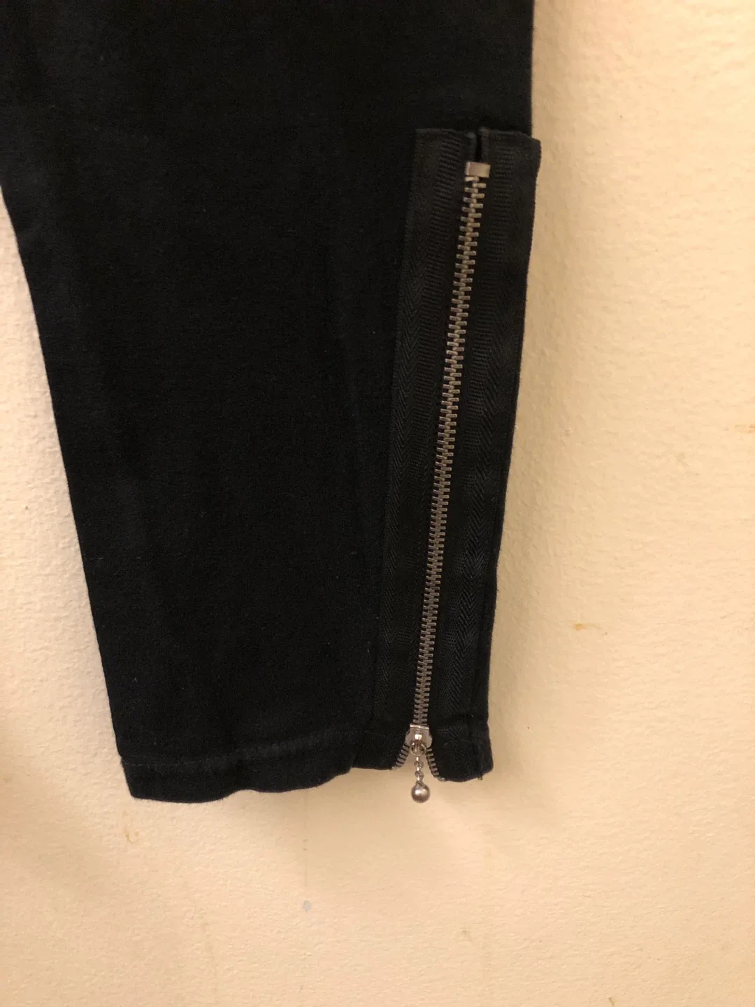 Women’s Aldo Black Zippered Leggings image indicator(3)