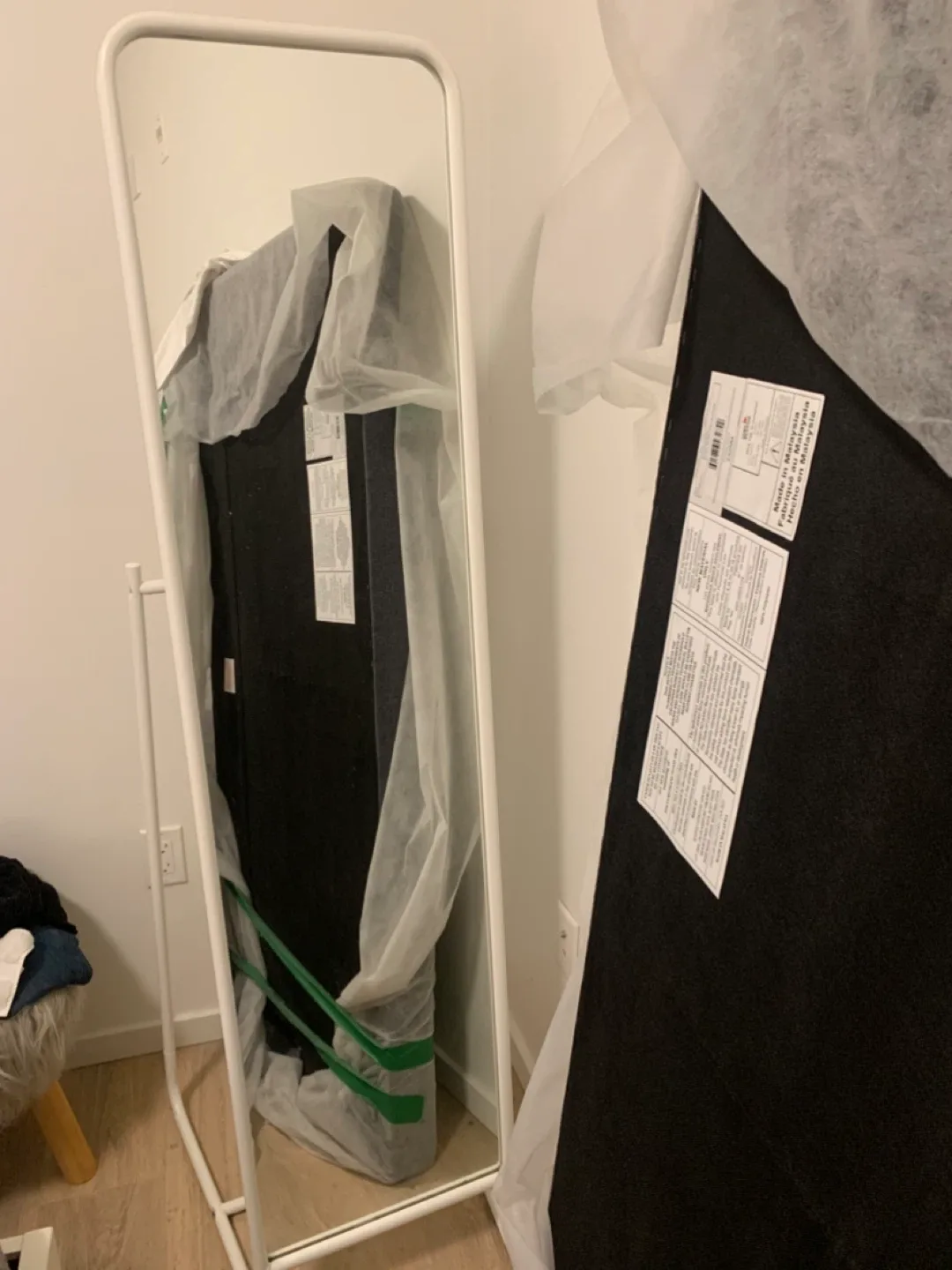 IKEA KNAPPER Standing Mirror - White image indicator(3)