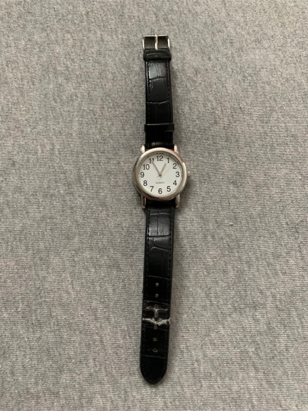 Quartz Watch with White Face and Silver Colour Detailing