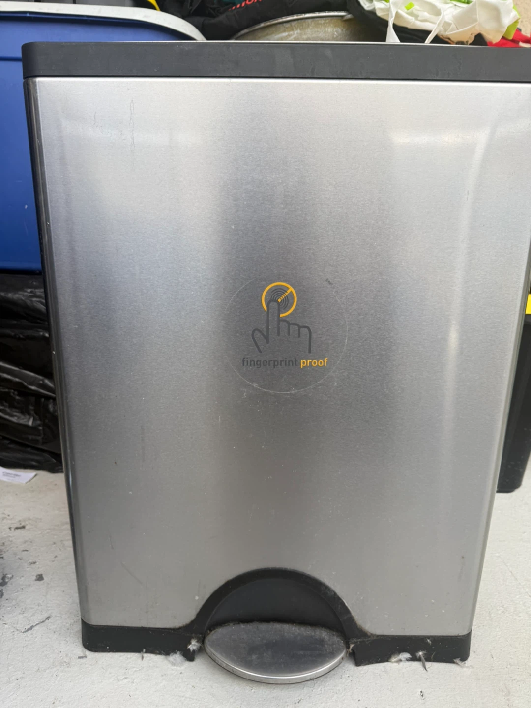 Fingerprint-Proof Step Trash Can