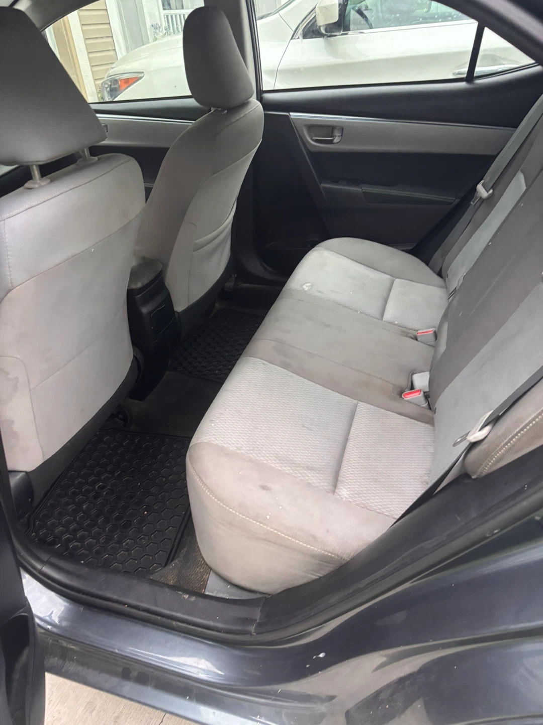 Toyota Corolla LE - Grey Sedan - photo 5