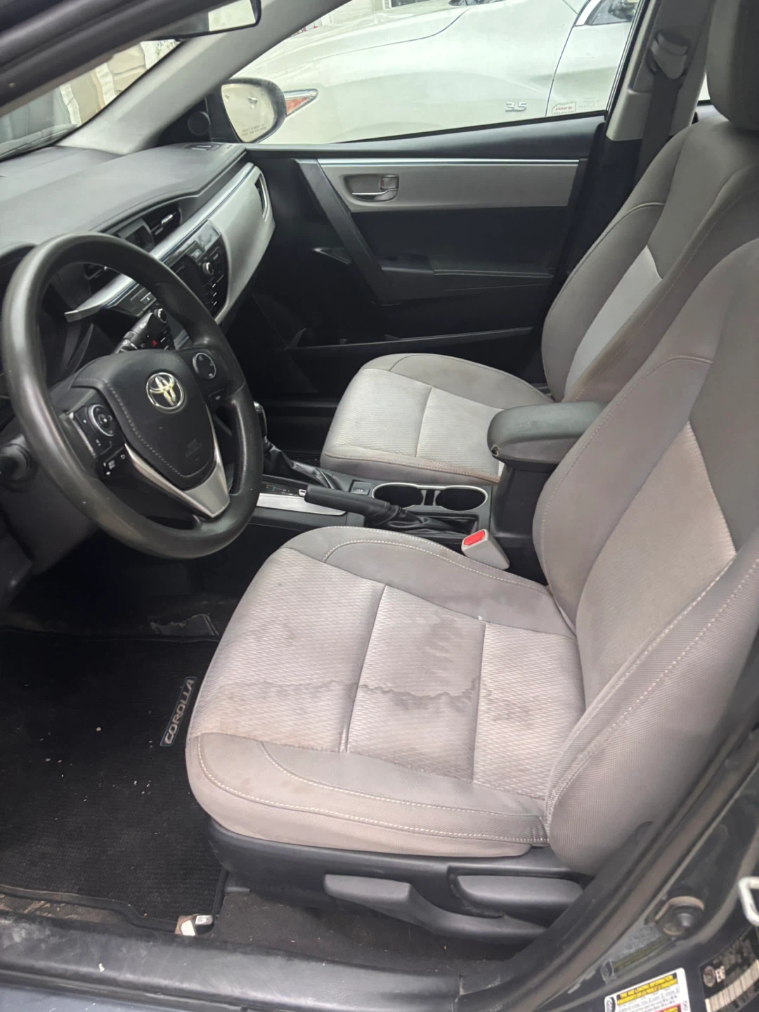 Toyota Corolla LE - Grey Sedan - photo 4