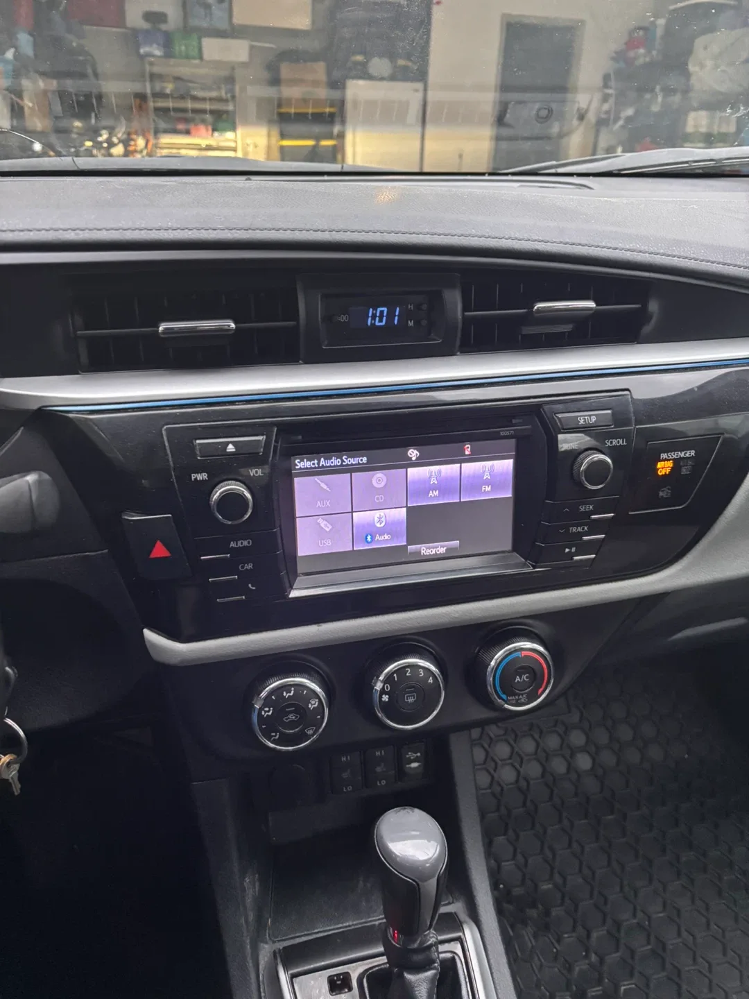 Toyota Corolla LE - Grey Sedan image indicator(7)