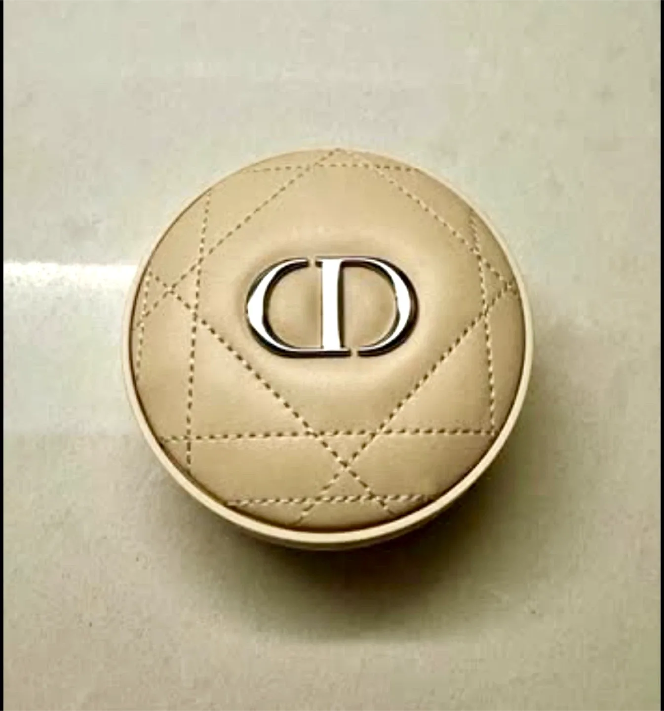 DIOR Cushion Powder & Liquid Liner image indicator(4)
