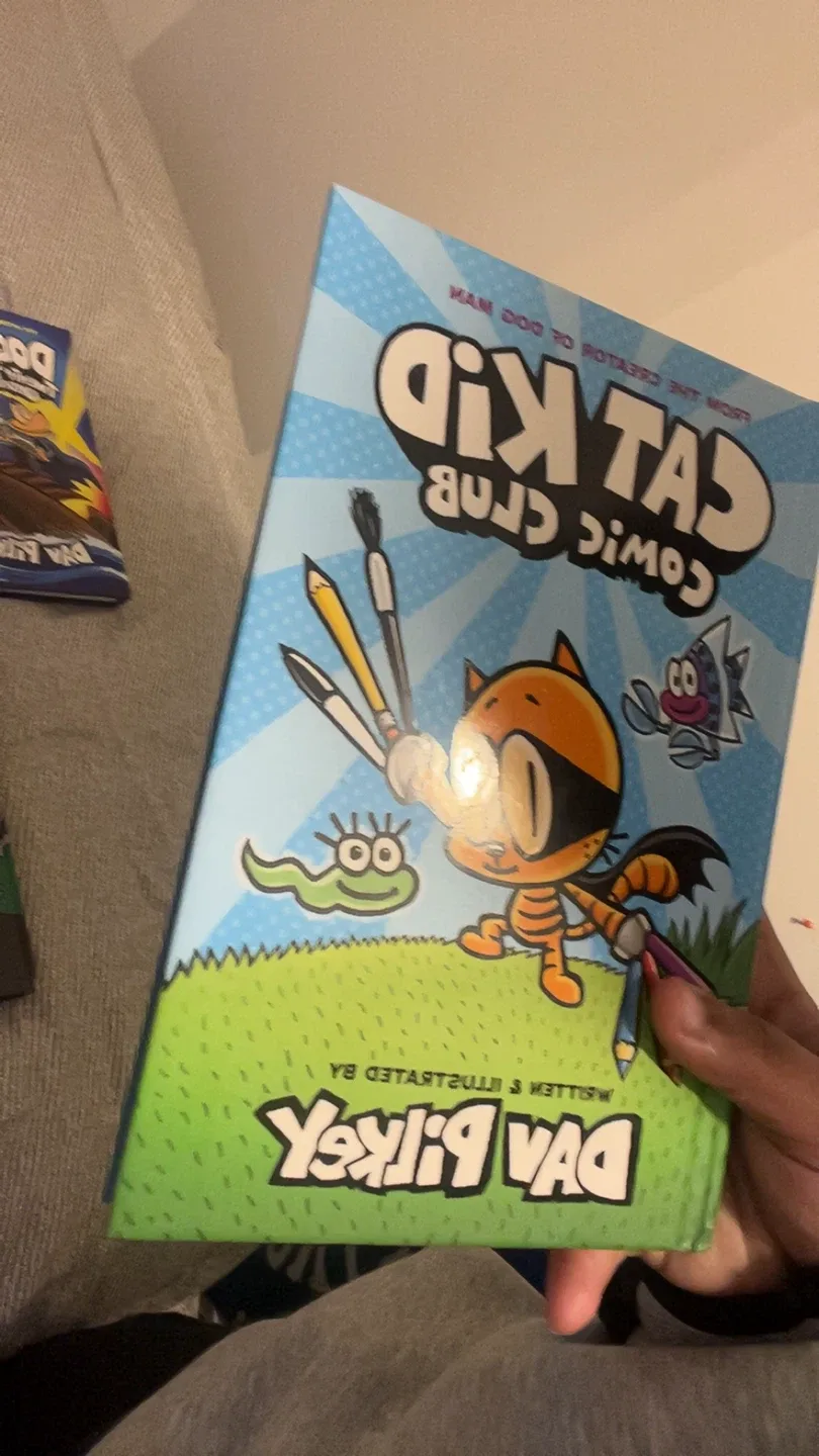 Diary of a Wimpy Kid & Dog Man Books image indicator(9)