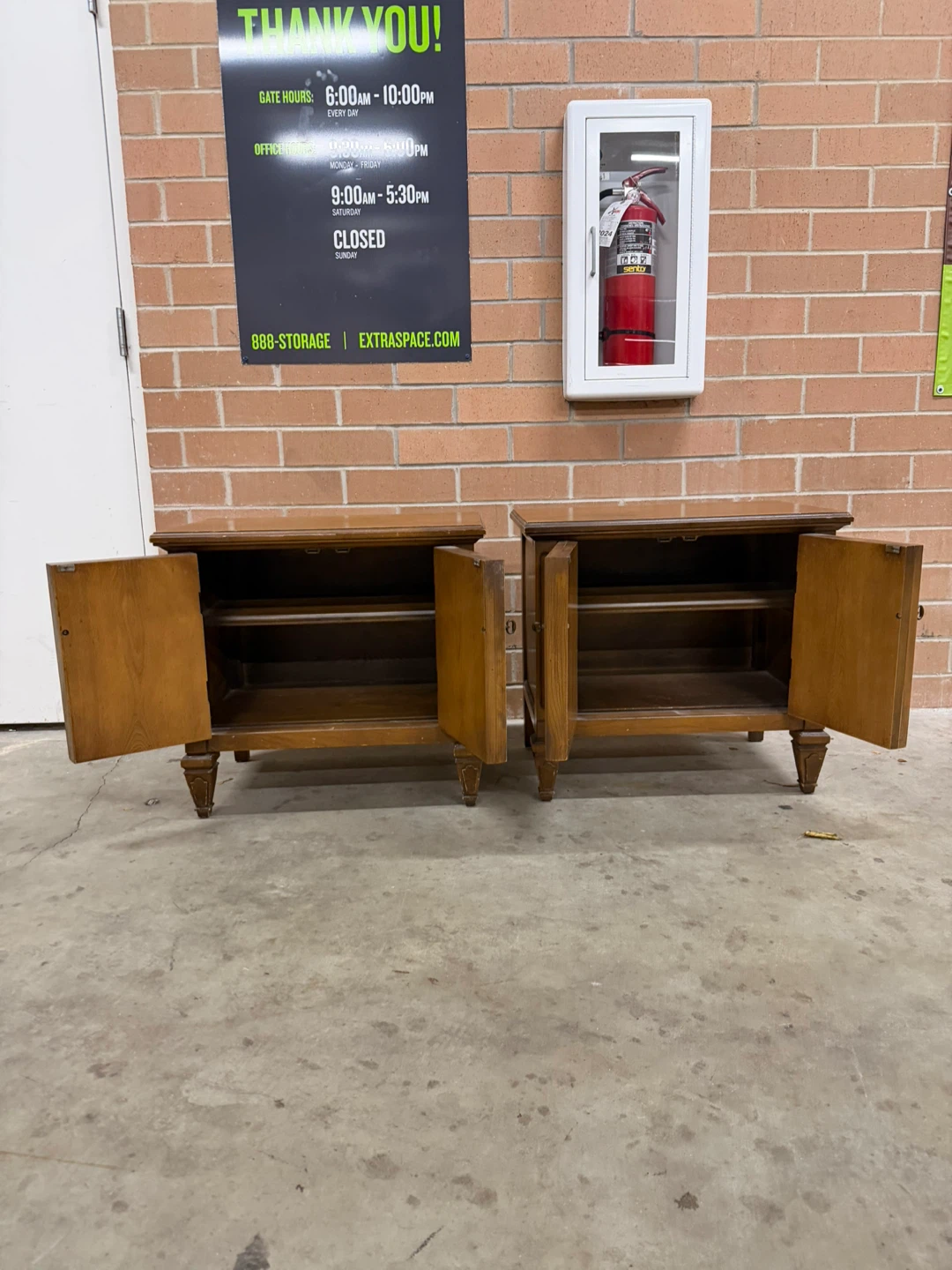 Pair of Wood Nightstands - photo 5
