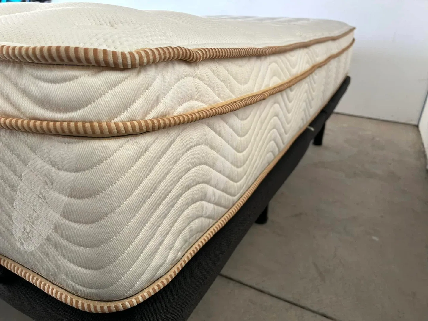 Saatva Classic Mattress image indicator(4)