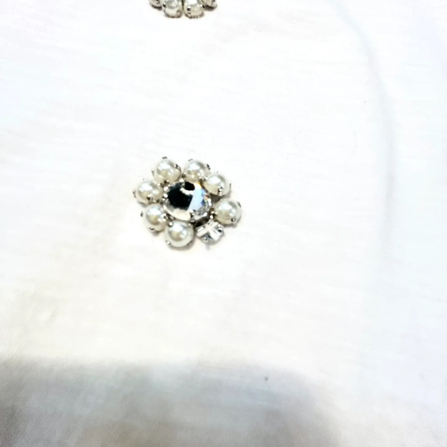 5 à 7 Cinq à Sept White Embellished Top - XS image indicator(5)