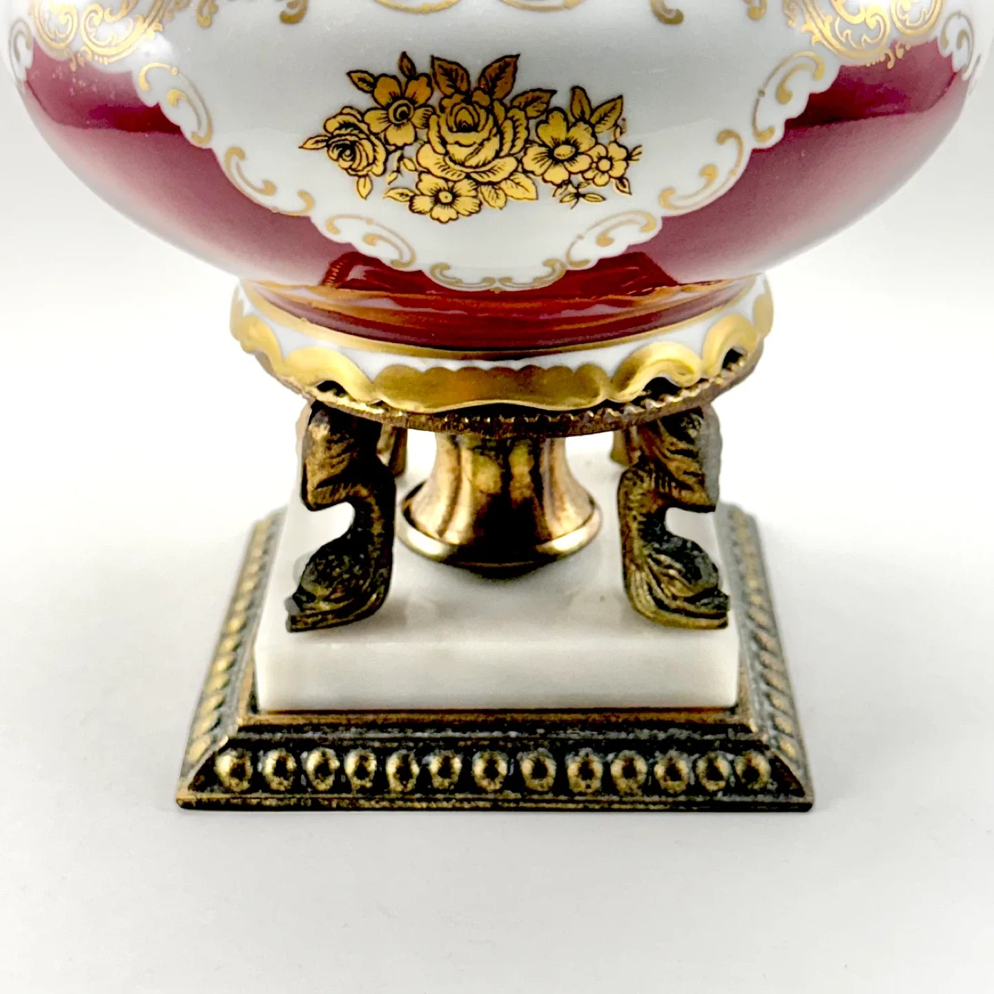 Beautiful porcelain decorative lidded urn image indicator(2)