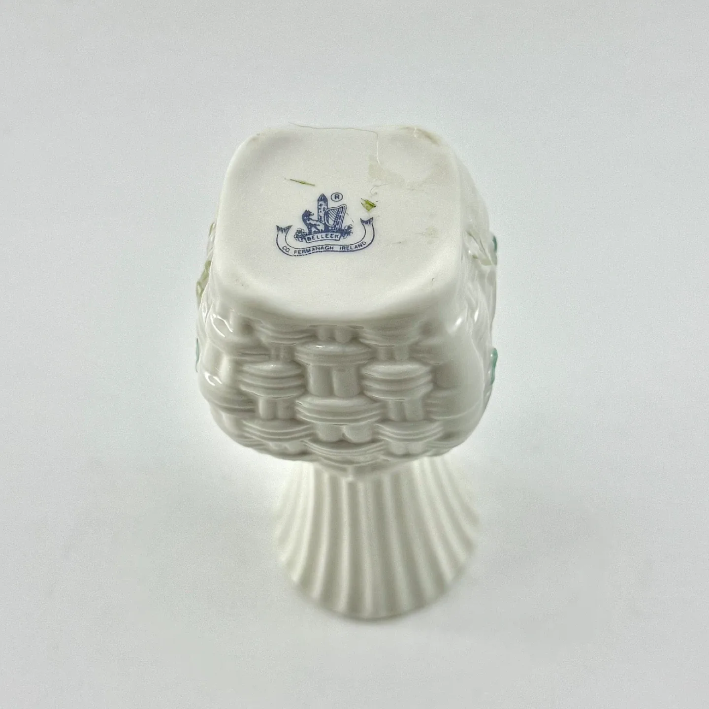 Belleek shamrock bud vase image indicator(2)