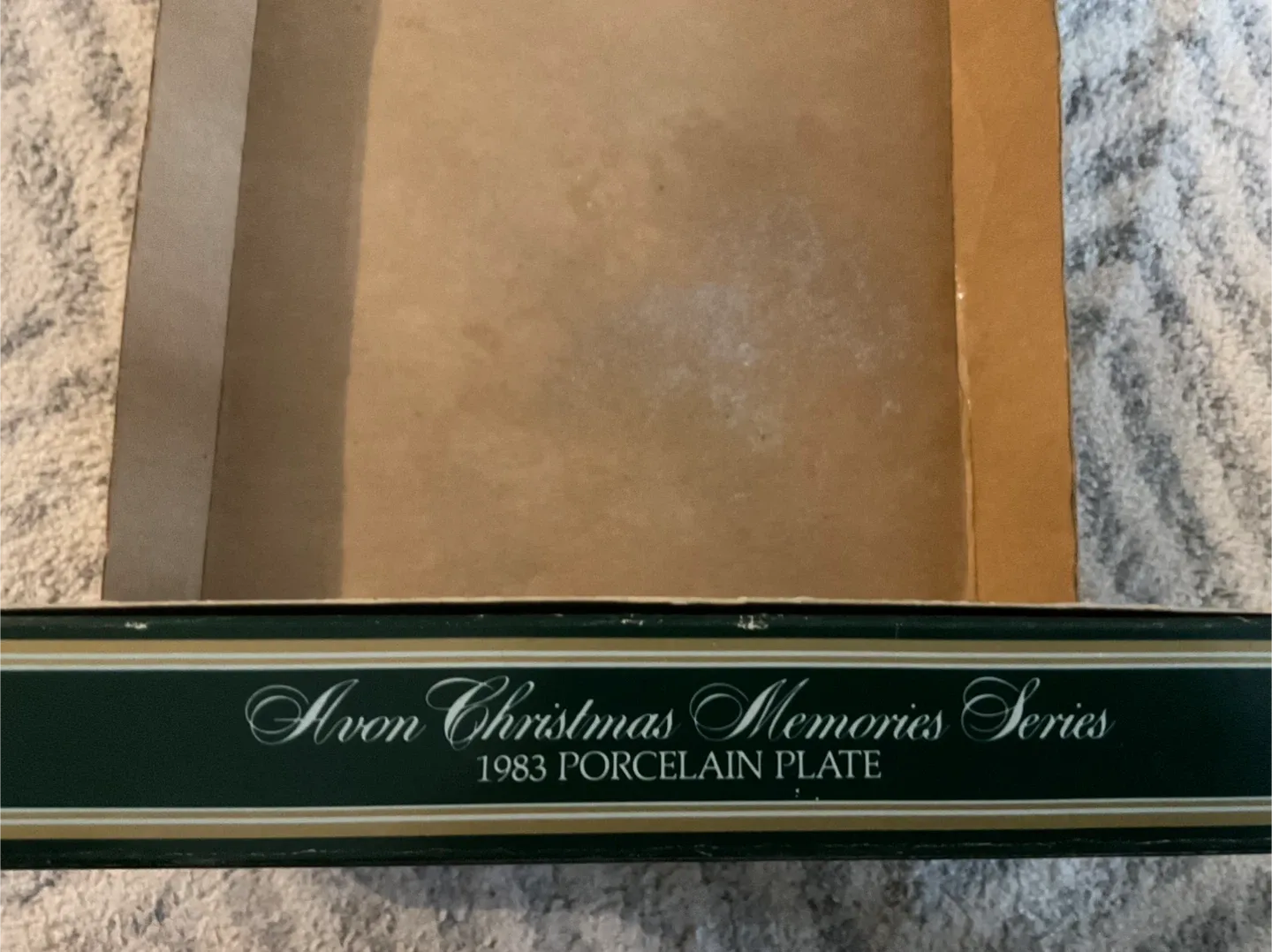 Avon Christmas Memories Series 1983 Porcelain Plate image indicator(4)