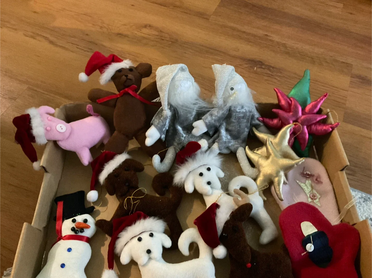 Avon Christmas Memories Series 1983 Porcelain Plate image indicator(5)