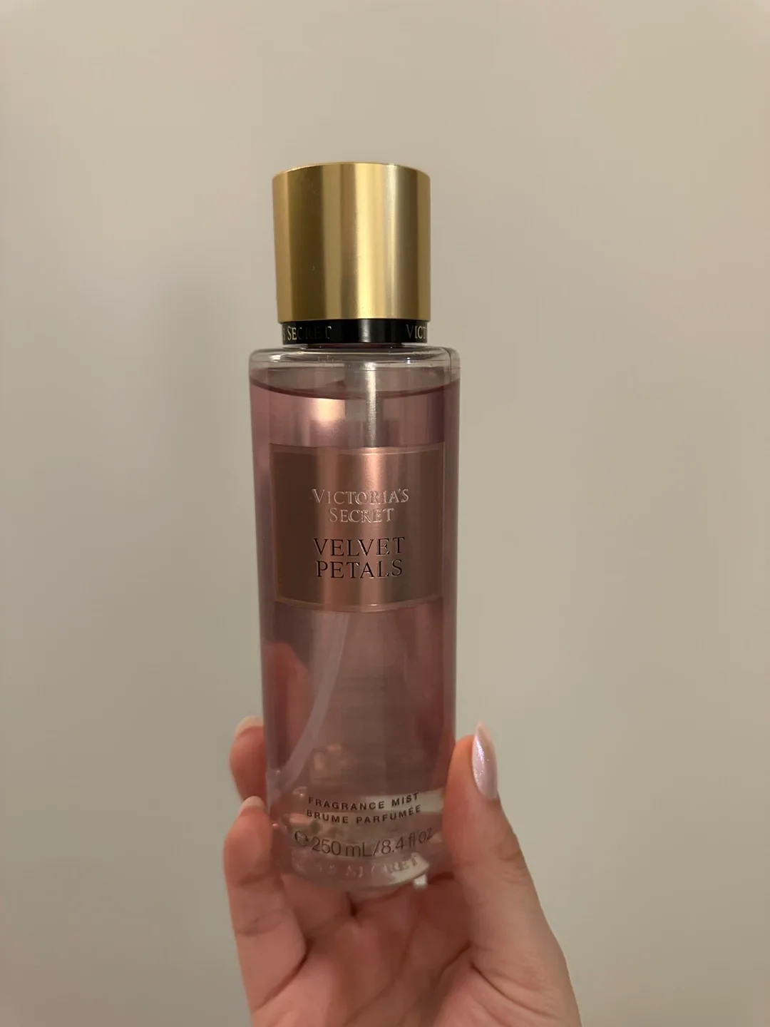 Victoria's Secret Velvet Petals Fragrance Mist image indicator(2)