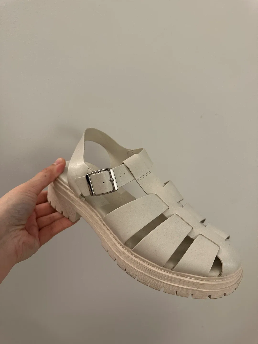 Old Navy Sandals - Size 9 image indicator(3)
