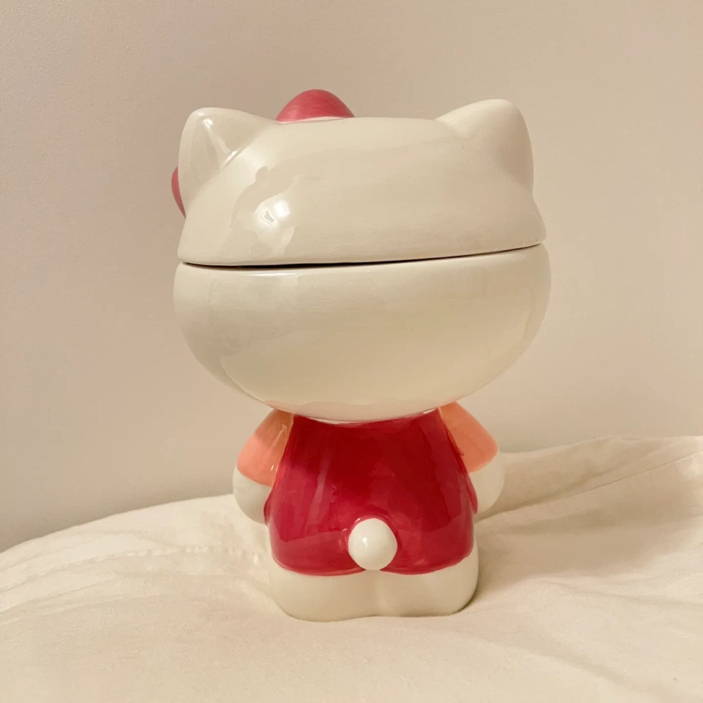 Official Sanrio Hello Kitty Ceramic Cookie Jar (Brand New) image indicator(2)
