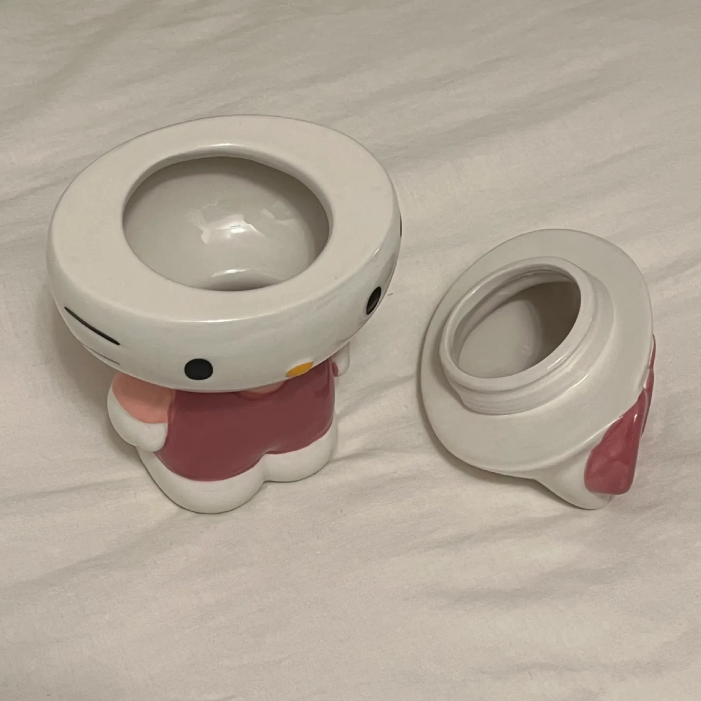 Official Sanrio Hello Kitty Ceramic Cookie Jar (Brand New) image indicator(4)