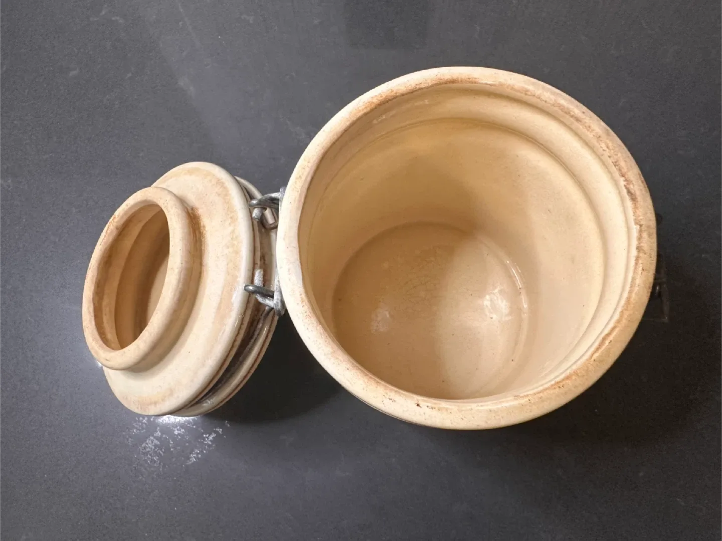 Vintage Ceramic Canister with Pig Design image indicator(3)