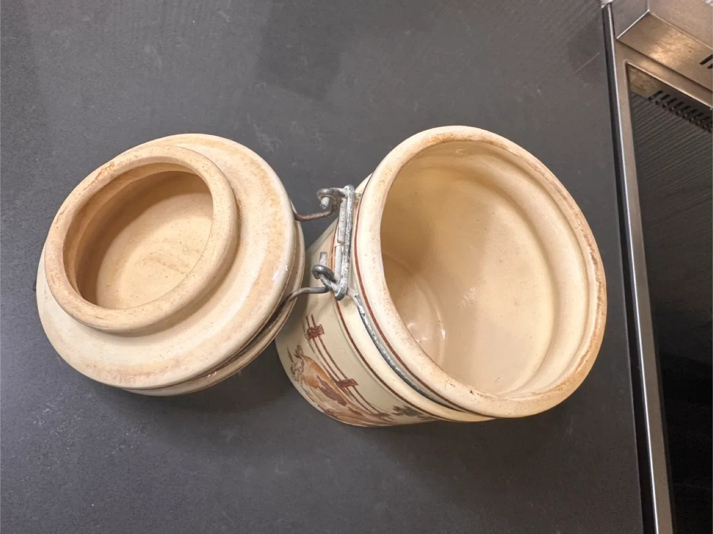 Vintage Ceramic Canister with Pig Design image indicator(2)