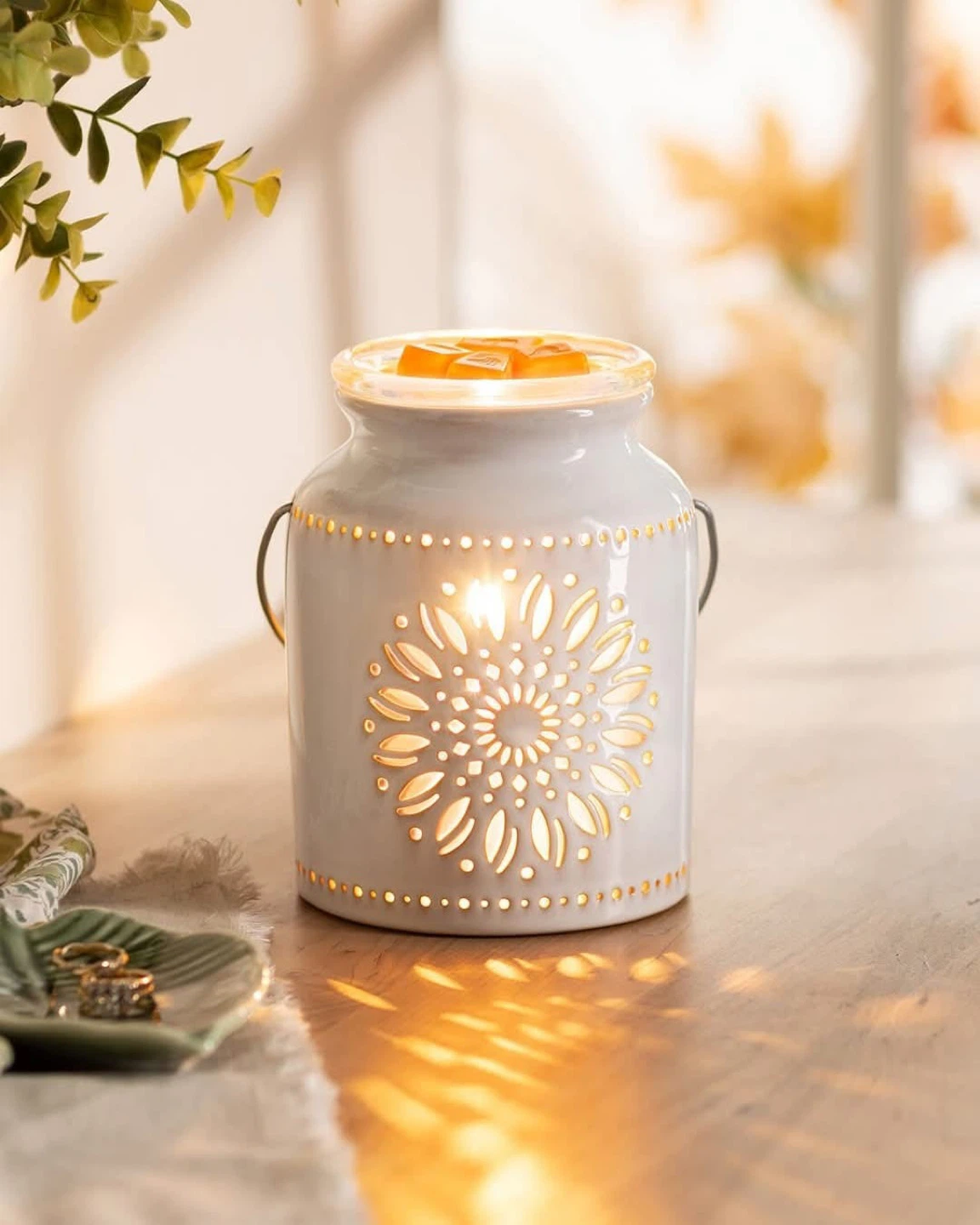 Scentsy Heirloom Flower Warmer!