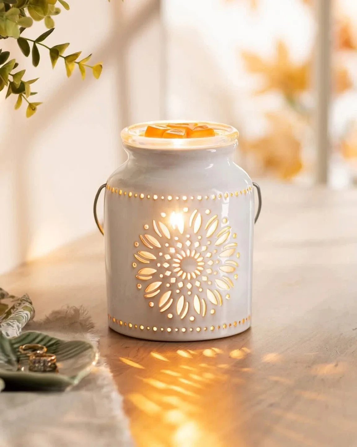 Scentsy Heirloom Flower Warmer!