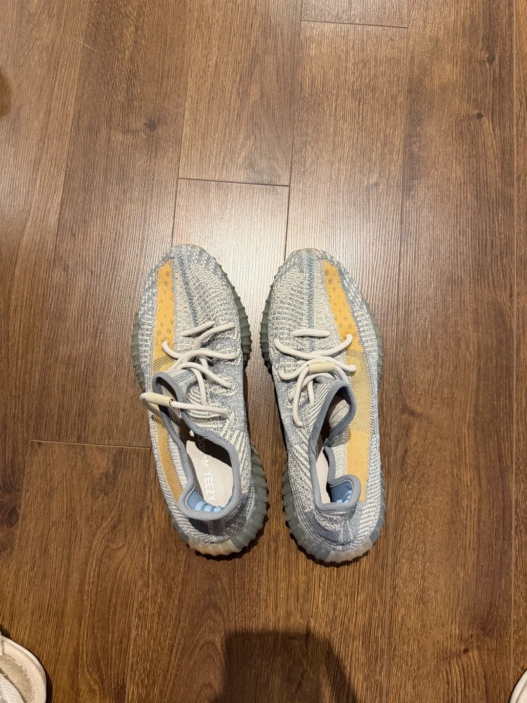 Adidas Yeezy Boost 350 V2 Israfil, US Mens 10 image indicator(2)