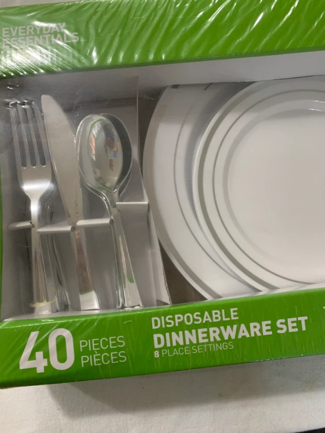 Everyday Essentials 40-Piece Disposable Dinnerware Set
